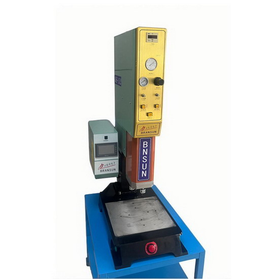 15KHZ 2600W 自動(dòng)追頻超聲波塑焊機(jī) （精密一體型）.jpg